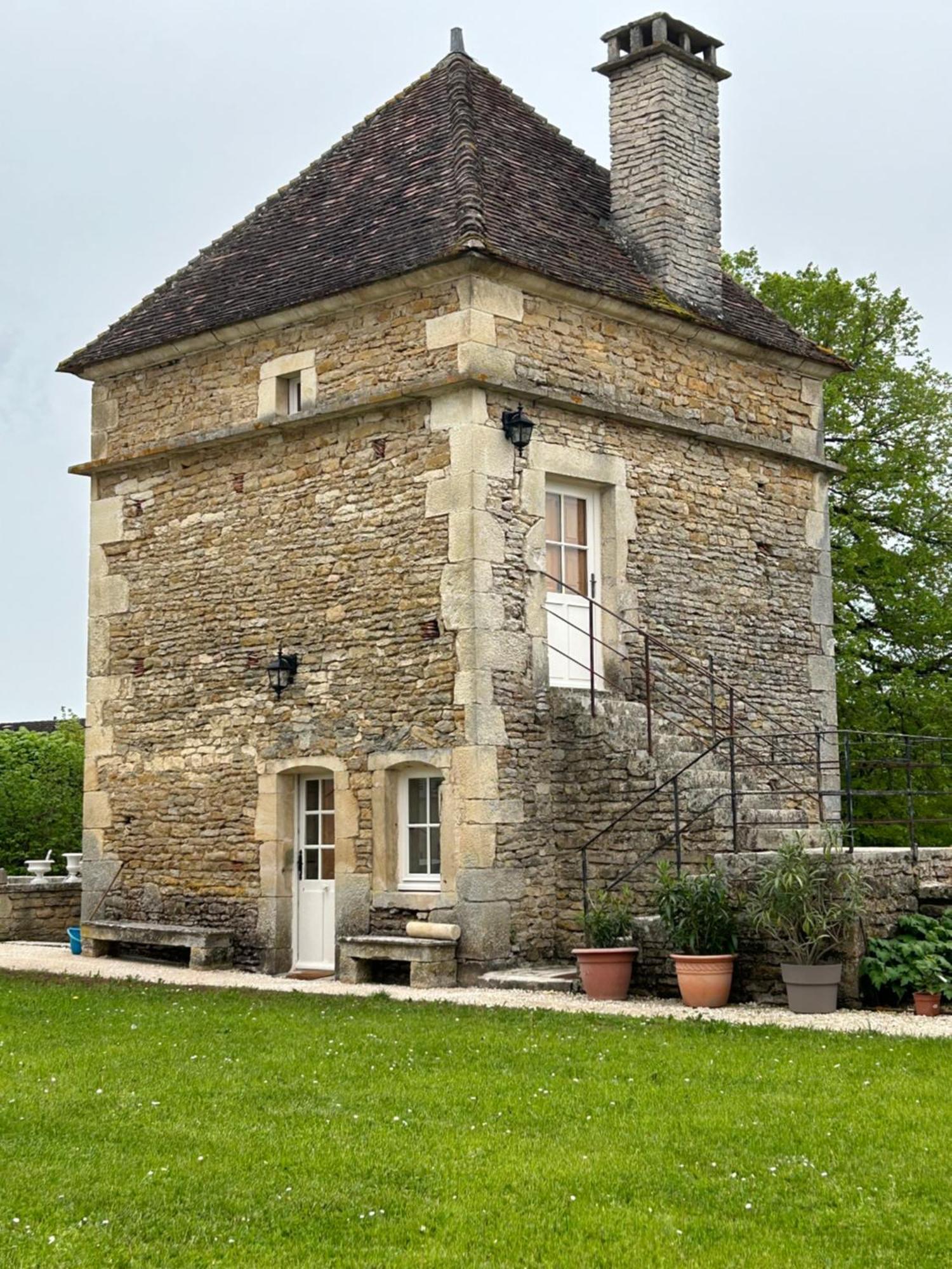 Bed and Breakfast La Buffonnerie Moutiers-Saint-Jean Exterior foto